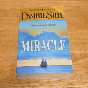 Danielle Steel - 'Miracle' - Paperback Novel (2005)